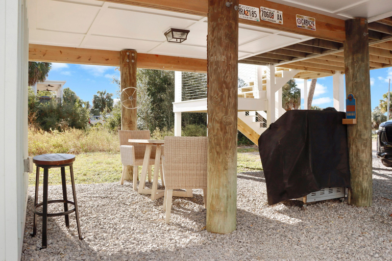 Outdoor dining 5, Gone Coastal, Bay