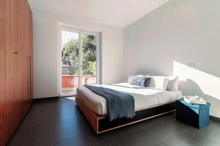 Room 5, Rosso Sunset, Como