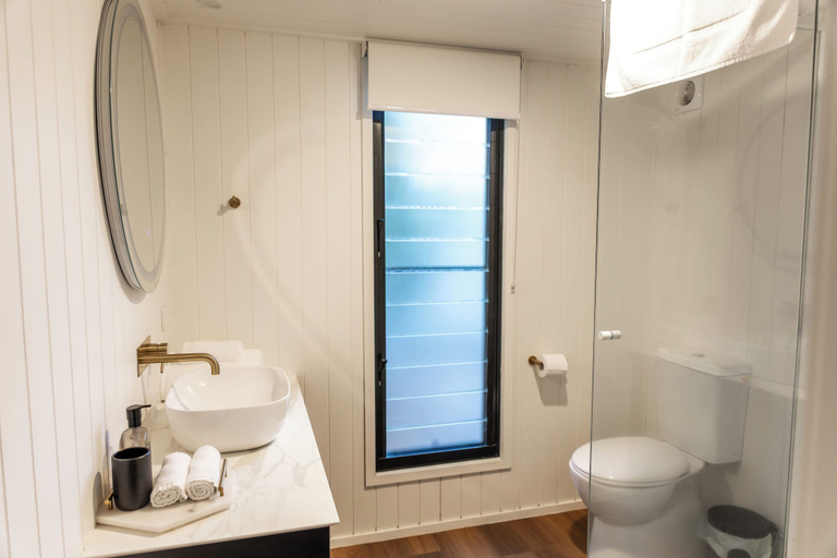 Bathroom 5, Kanimbia Cottages, Maroochy
