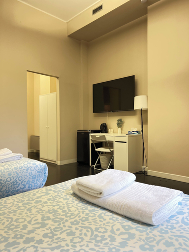 Bedroom 5, The Central Rock Inn camere con bagno privato self check in, Piacenza