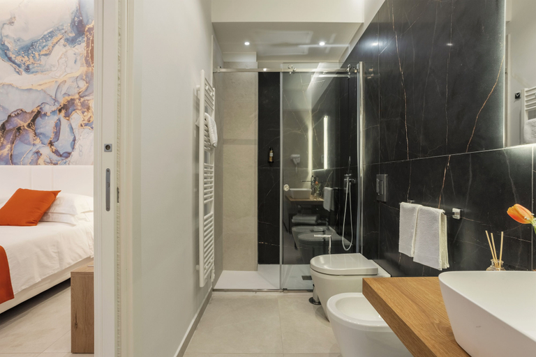 Bathroom 5, Julia's Boutique Rooms, Palermo