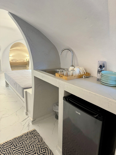 Room 3, Petuna Cave Suites, South Aegean