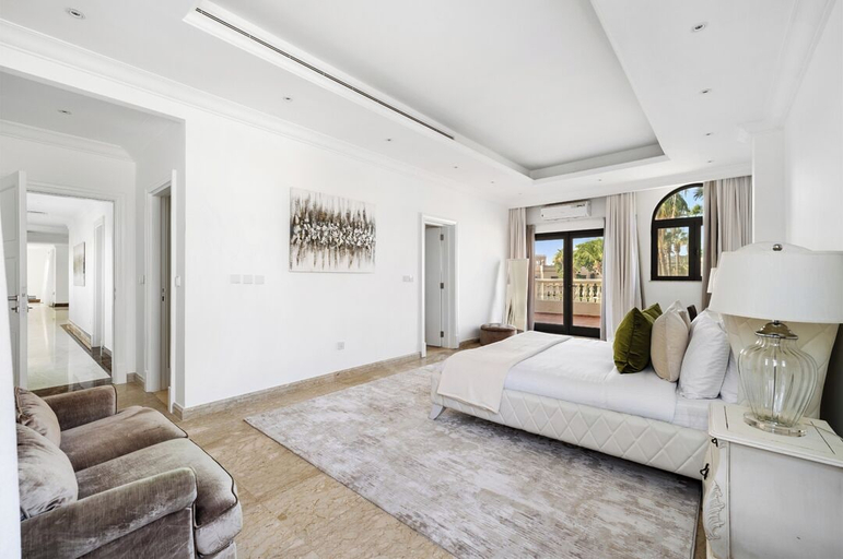 Room 5, 5BR M Private Villa Direct Beach Access, Dubai