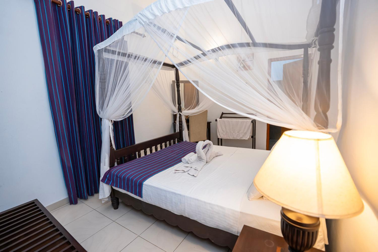 Bedroom 2, Albert Guest House, Galle Four Gravets