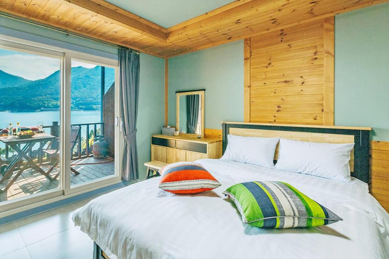 Bedroom 2, Geoje Sinbi Bada Pension, Geoje