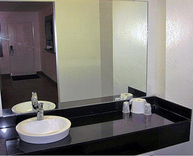 Bathroom 4, Motel 6 Stephenville, TX, Erath