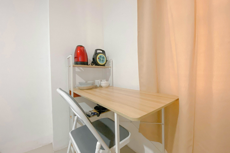 Room 4, Simple White Accent Studio At Apartment Paltrow City, Semarang