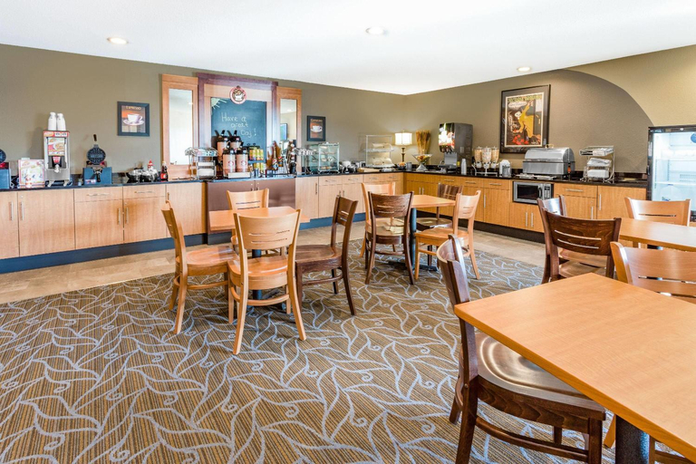 Food & Drinks 4, AmericInn by Wyndham Sleepy Eye, Brown