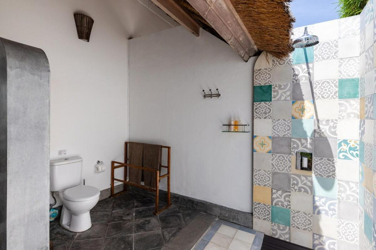 Bathroom 5, Manis Guest House, Badung