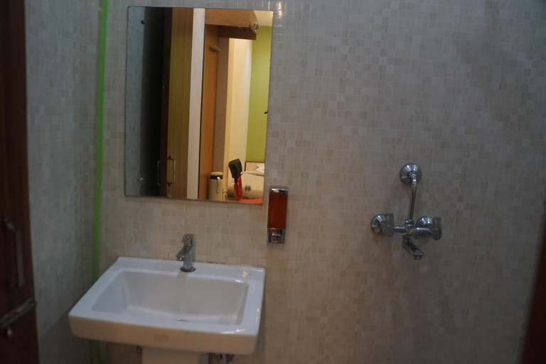 Bathroom 4, SUbhash Hotel, Kaushambi