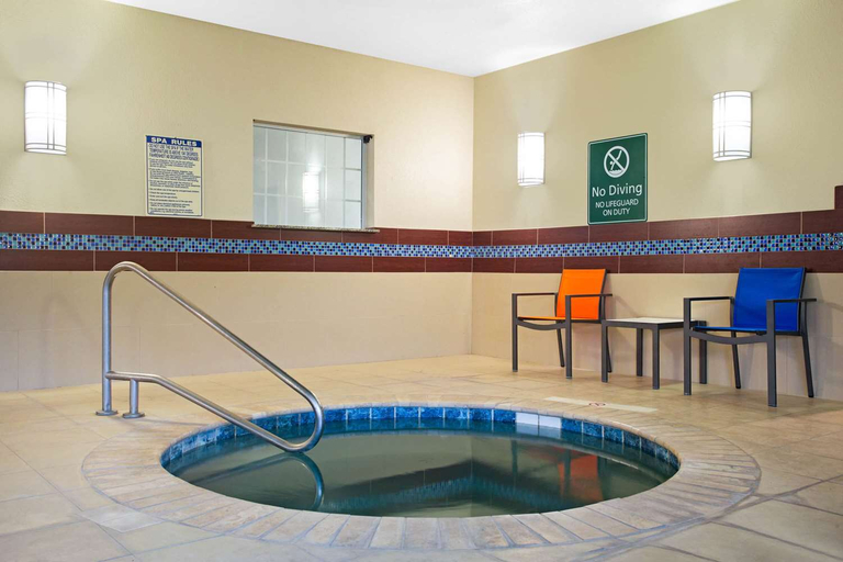 Sport & Beauty 5, La Quinta Inn & Suites by Wyndham Pearsall, Frio