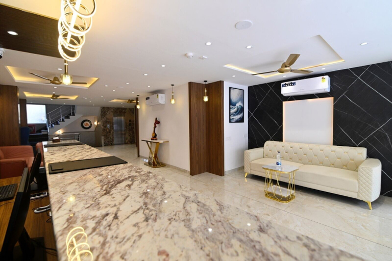 Lobby sitting area 4, Carry Plus Hotel, Indore
