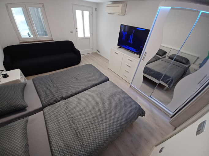 Bedroom 2, Vile Park Studio Apartments, Poreč