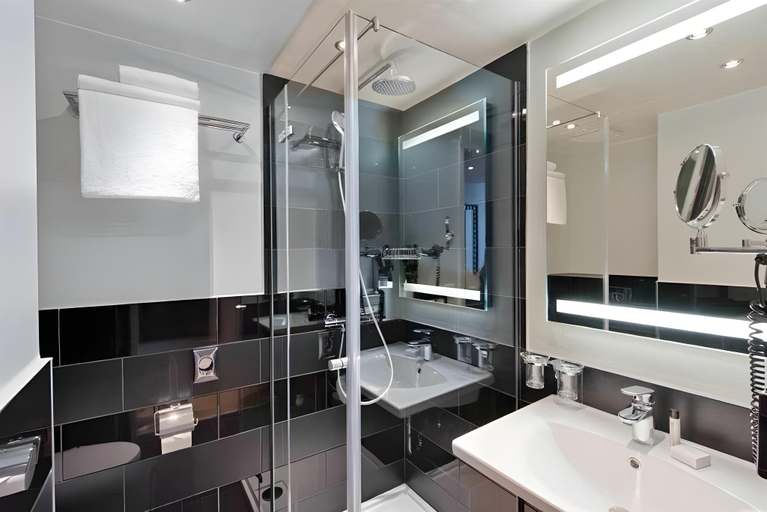 Bathroom 2, Pesona Hotel Cikarang, Cikarang
