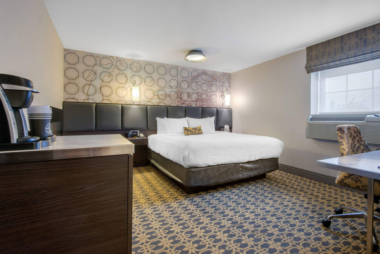 Bedroom 3, The Champlain Waterfront Hotel, an Ascend Collection Hotel, Simcoe