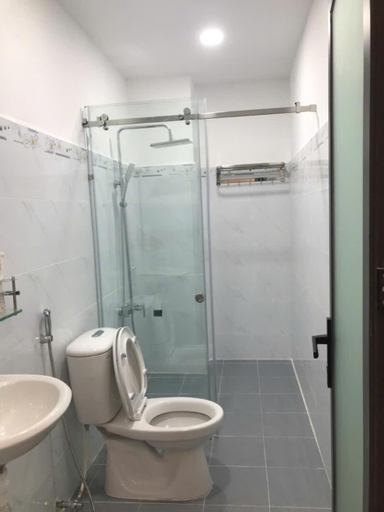 Bathroom 4, Hoa Cúc Phương Hotel, Di An