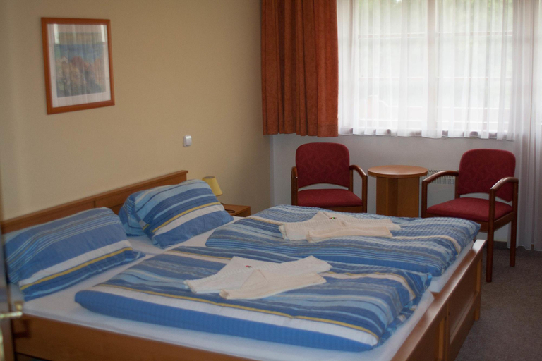 Bedroom 2, Hotel Resort Stein, Cheb