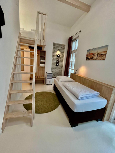 Bedroom 3, Adlzreiter City Pension, München