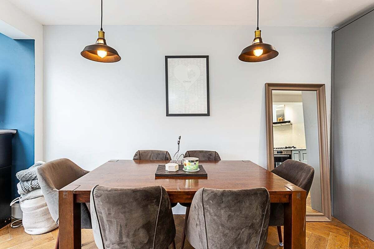 Others 5, Modern and Spacious Colliers Wood Home, London