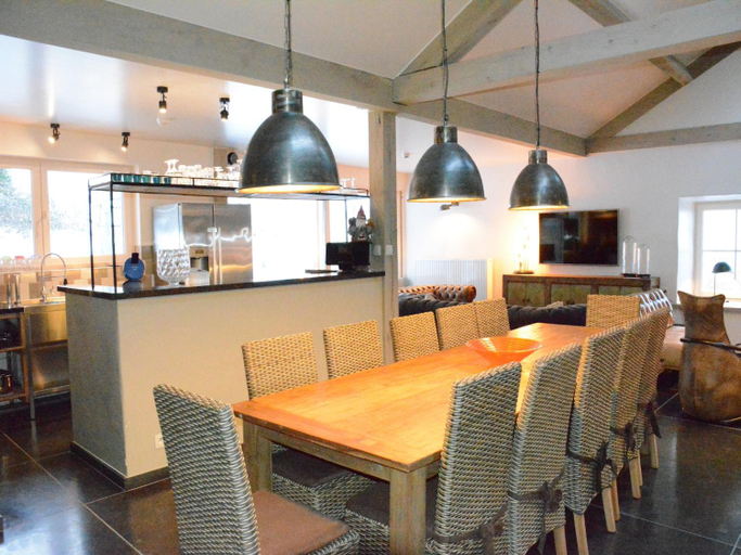 Food & Drinks, Villa with hottub in calm area, Namur
