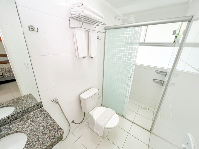 Bathroom, DiRoma Lacqua III - Direto com o Grupo DiRoma - acesso ao Acqua Park com café da manhã, Caldas Novas
