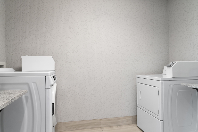 Bathroom 4, Hampton Inn & Suites Albuquerque, Bernalillo
