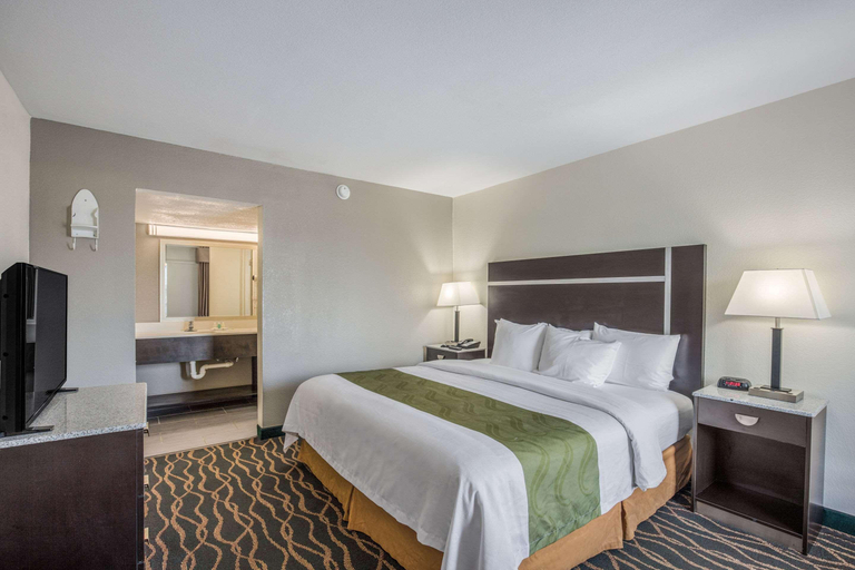 Bedroom 3, Quality Inn & Suites Conference Center, Thomas
