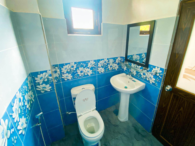 Bathroom 2, Nimala Holiday Homes, Mihinthale