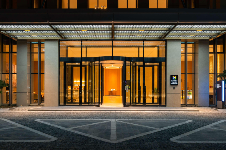 Exterior & Views