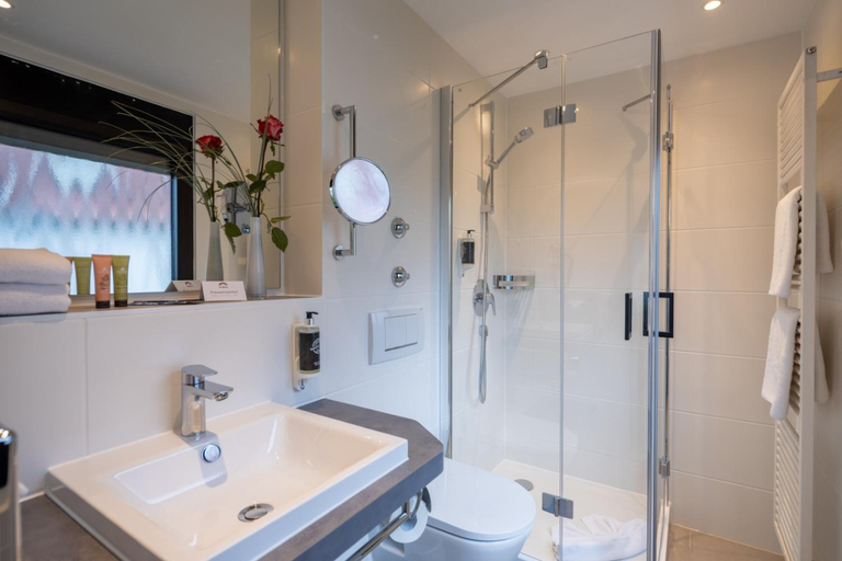 Bathroom 4, Hotel Gloria Superior, Stuttgart