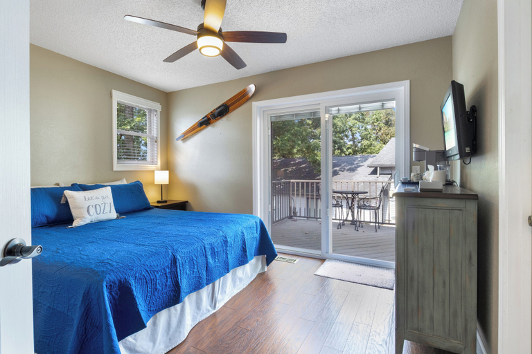 Room 4, Incredible Views, Spacious Deck, Private Dock, Gas Grill, Games & Cards, Morgan
