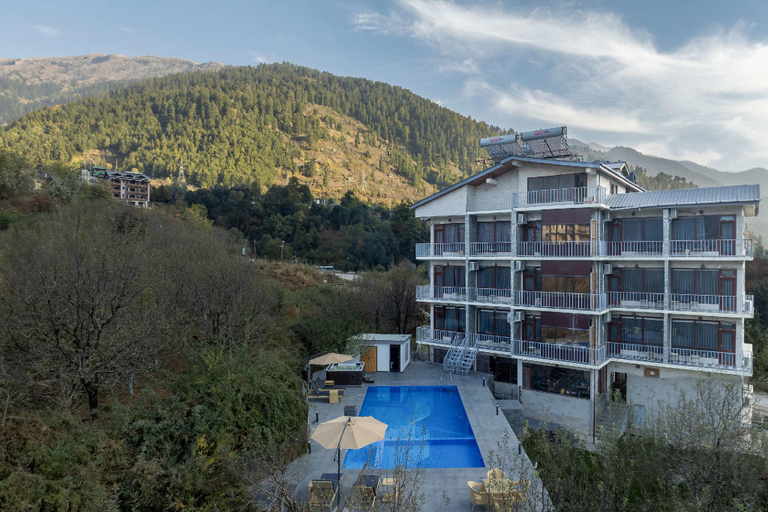 Exterior & Views