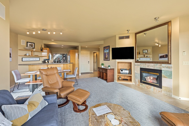 Living area 4, River Ridge 323a 1 Bedroom Home, Deschutes
