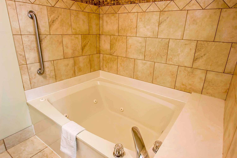Bathroom 4, Quality Inn & Suites Germantown North, Shelby