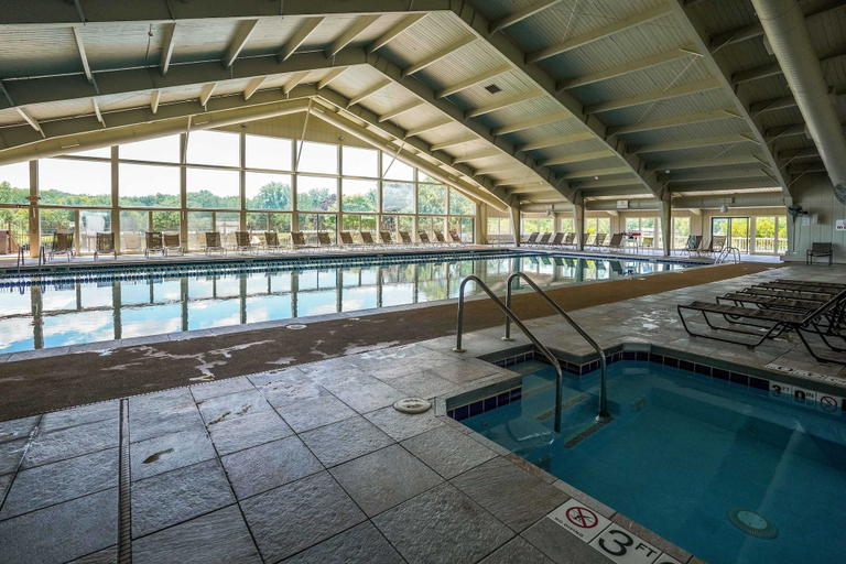 Sport & Beauty 5, Spacious 4 BDR Home in Desirable Abbey Springs!, Walworth