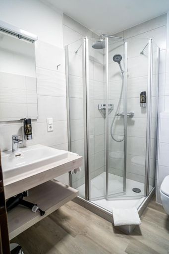 Bathroom 3, Hotel Seeschwalbe, Cuxhaven