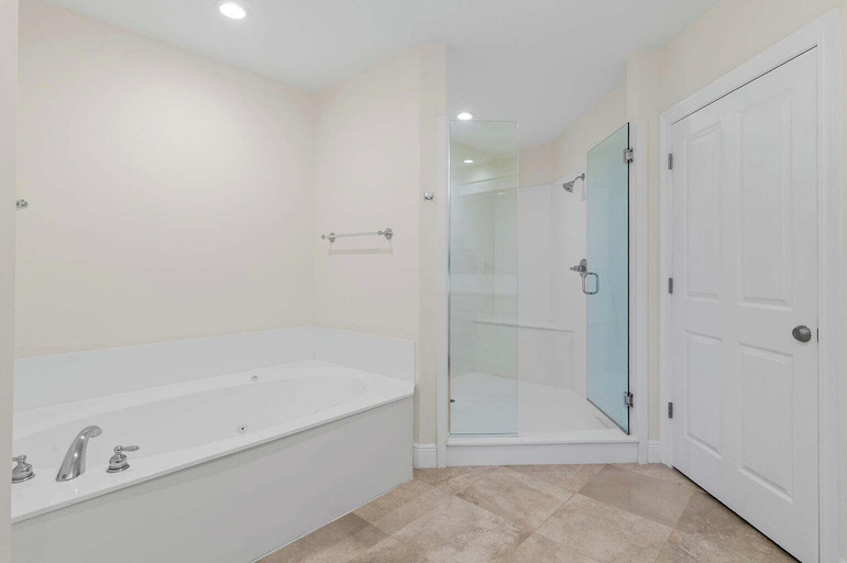 Bathroom 3, The Legacy Condominium, Walton