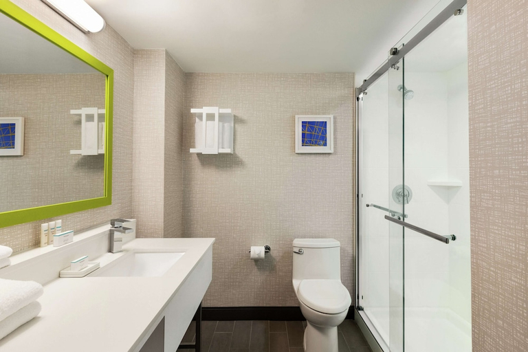 Bathroom 4, Hampton Inn & Suites Ft.Lauderdale Airport South, Broward