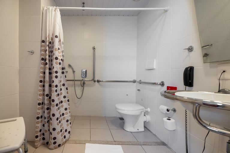 Bathroom 4, ibis budget Porto Alegre - Supereconômico, Porto Alegre
