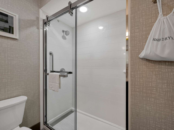 Bathroom 2, Hampton Inn & Suites Lufkin, TX, Angelina