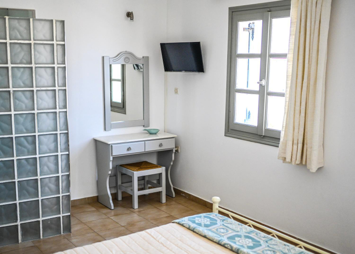Bedroom 2, Hotel Arkoulis, South Aegean