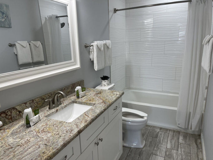 Bathroom 5, Beachgate Condo Suites And Hotel 217+218+219 3 Bedroom Condo, Nueces