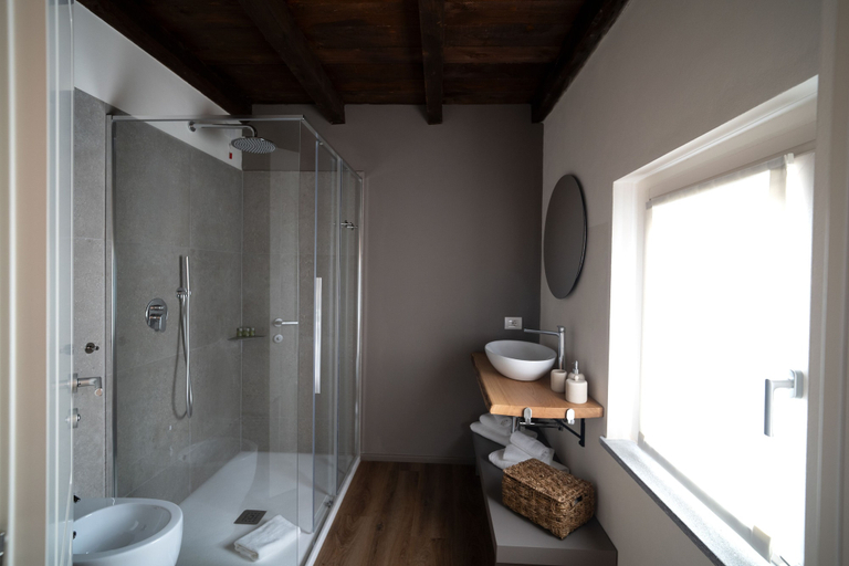 Bathroom 2, Cà del Borgo, Varese