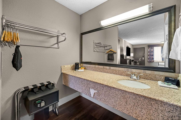 Bathroom 4, Best Western Braselton Inn, Jackson