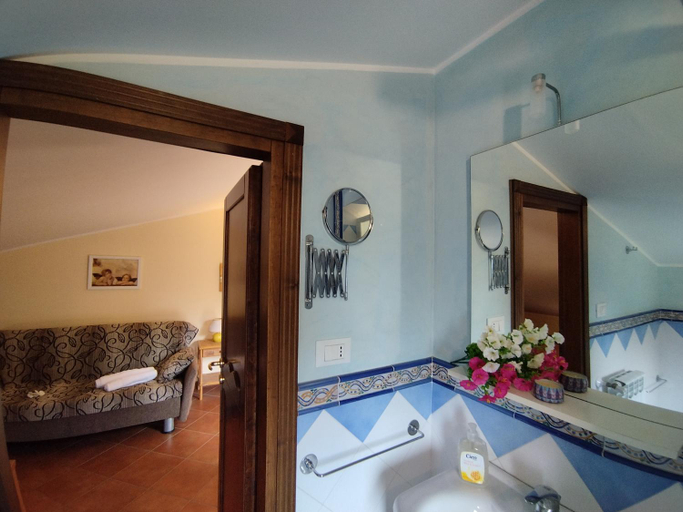 Others 5, Villa Angel, Palermo