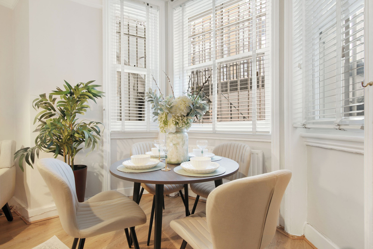 Others 5, Redcliffe Square Flat, London