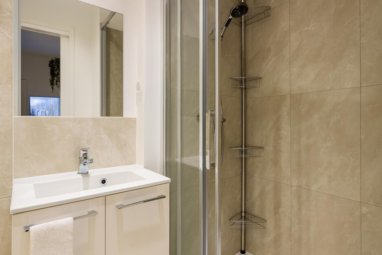 Bathroom, GAMBETTA residences Paris center, Paris