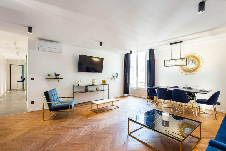 Shared lounge/TV area