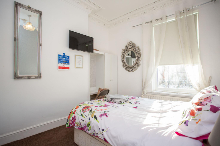 Bedroom 5, Ocean Road Rooms, South Tyneside