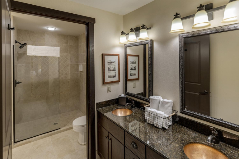 Bathroom 3, Chase On The Lake, Cass